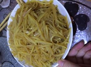 翻炒几分钟，土豆软即可