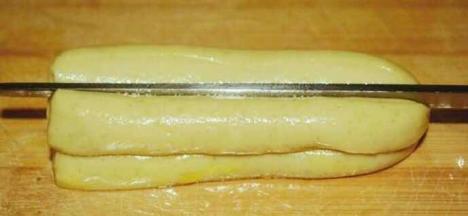 
两片面团叠在一起再用筷子中间压一下
「这一步不小心删除了此为网络图」