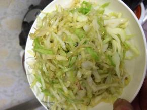 翻炒三分钟左右，出锅即可