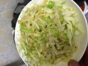 翻炒三分钟左右，出锅即可