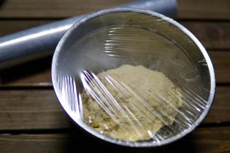 盖上保鲜膜冰鲜冷藏一晚