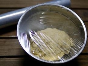 盖上保鲜膜冰鲜冷藏一晚