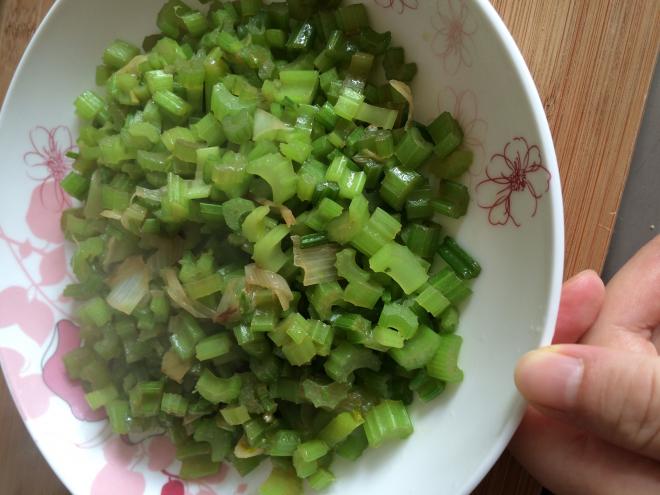 炒芹菜丁