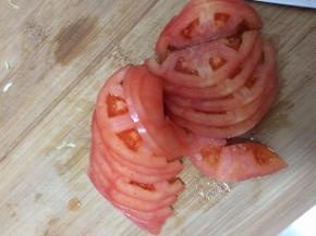 西红柿切成块状