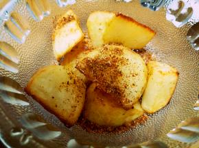 6.装盘，撒上椒盐即可。