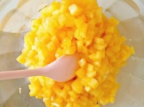 6.搅拌至黏稠，出锅即可，晾凉备用。