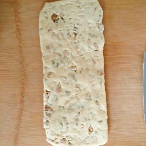 6.搅拌均匀后，整形晾凉。