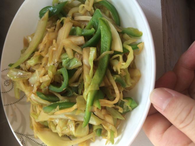 青椒炒卷心菜