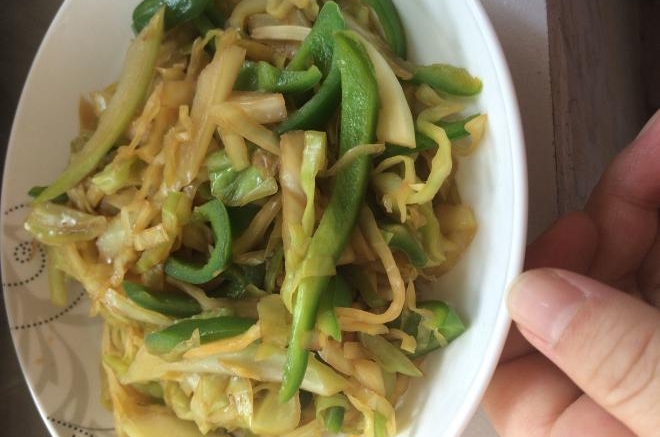 青椒炒卷心菜