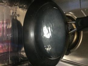 锅内加入适量水烧开