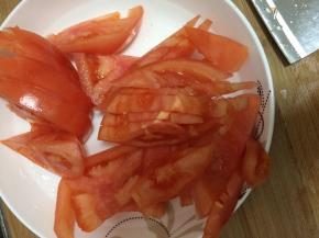 西红柿切成块状