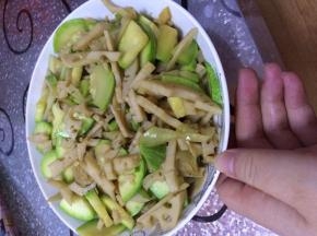 翻炒两分钟左右出锅即可