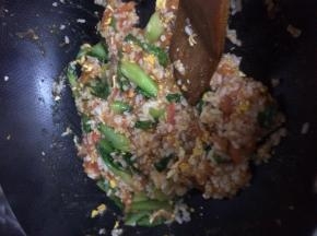 米饭搅拌均匀