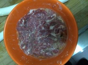 羊肉总淀粉鸡蛋盐提前腌制