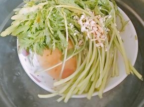 4.水沸上蒸锅蒸5分钟取出。