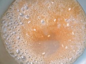 5.汤汁回锅，加入淀粉。