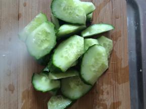 黄瓜切成块状