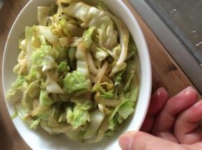 翻炒三分钟左右即可出锅