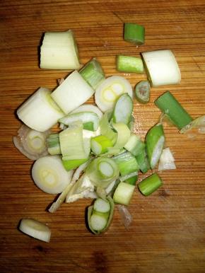 把葱花切好备用。