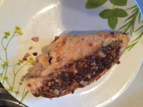 鸡胸装盘，切块即可。