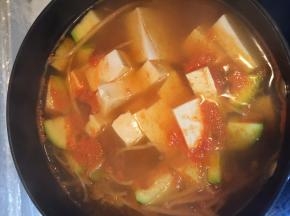 最后加入豆腐煮开。