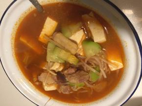 所有食材熟了后盛出即可食用。