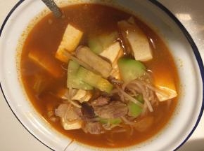 所有食材熟了后盛出即可食用。