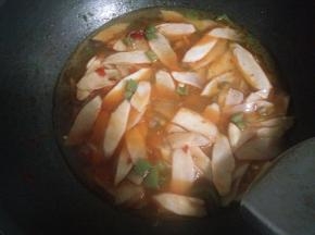 4.加适量水，放少量盐。