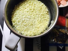 Boiling the noodles 