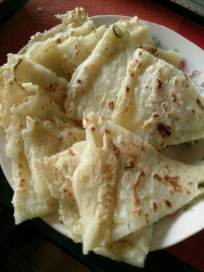 4.煎至两面金黄便可以出锅了。