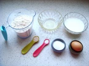 配料称好备用。