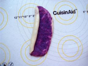 由左至右卷起来。