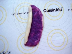 由左至右卷起来。