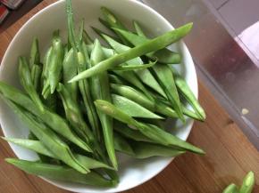 芸豆切成小块长条状