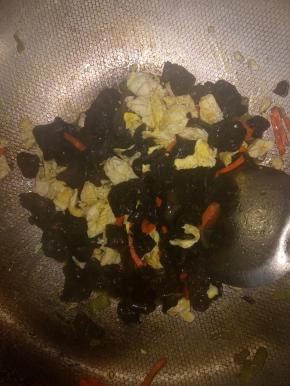 放鸡蛋起炒三分钟。