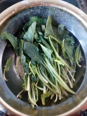 把波莱用清水洗净。