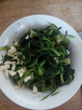 最后酒上大蒜，就可以了。