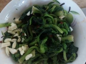 最后酒上大蒜，就可以了。