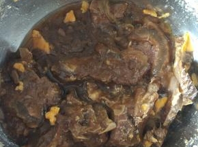 这里用的牛肉是提前煮好的酱牛肉