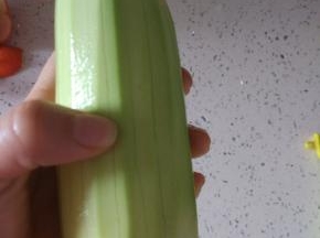 西葫芦去皮