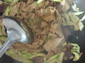 加入西葫芦丝