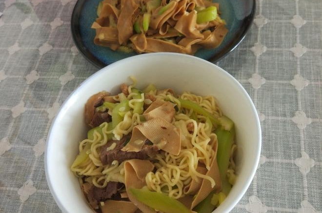 吃饱饱减肥餐93、豆皮西葫芦面