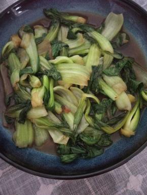 快速翻炒出锅，我这个油菜有点炒老了