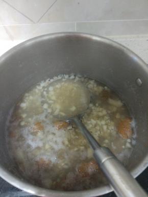 开水之后，关火，放入马蹄粉