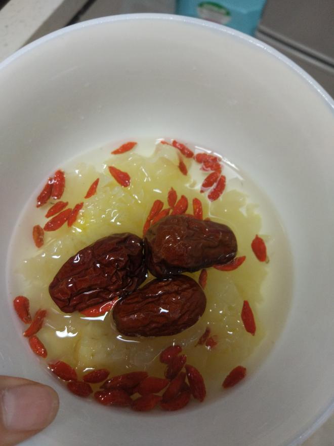 吃饱饱减肥餐118、银耳红枣枸杞羹