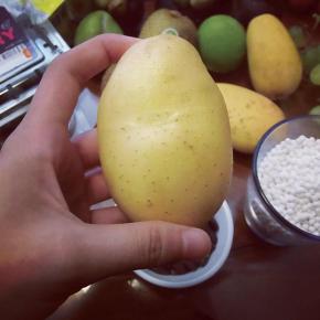 By the way.You also can take some bellyful  fruit,such as tomatoes.