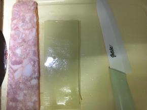 豆皮切成长条状