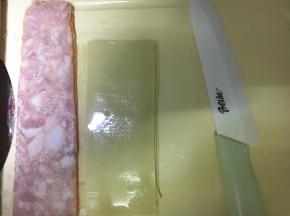 豆皮切成长条状