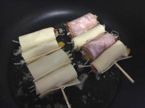 油锅加热，小火炸至豆皮变成金黄色即可