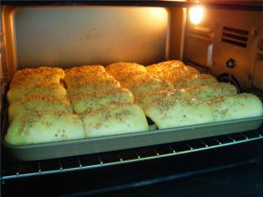 烤箱上180度，下170度，放入烤箱中下层，烤25分钟。上色后要及时加盖上锡纸（避免上色过度）